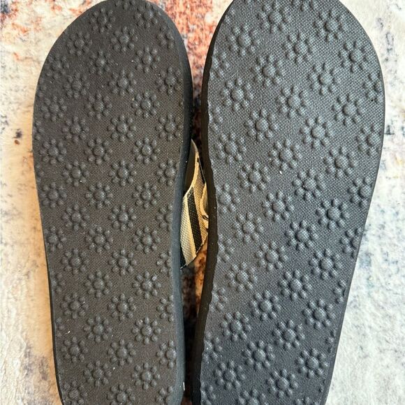 Rocket Dog Black and Cream Sandals with Zebra Print - Picture 2 of 4